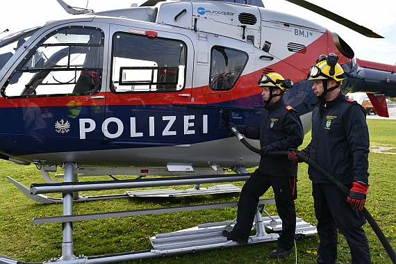 Betankung der Flughelfer der Feuerwehr.