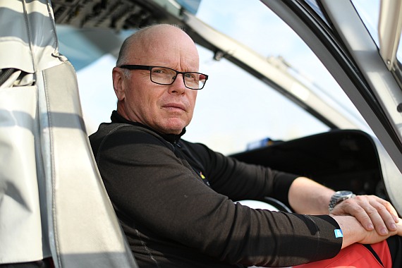 ÖAMTC-Flugrettungs-Geschäftsführer Reinhard Kraxner im Cockpit.