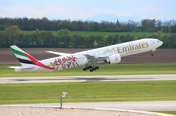 A6-EPA Emirates Boeing 777-300ER Benfica Sonderlackierung Foto Kathi Schlapsi_001