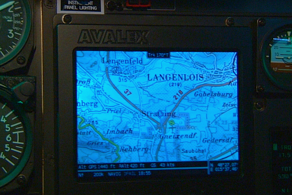 Moving Map im Cockpit eines EC135 / H135 der ÖAMTC-Flugrettung - Foto: Aigner / Austrian Wings Media Crew Moving Map im Cockpit eines EC135 / H135 der ÖAMTC-Flugrettung - Foto: Aigner / Austrian Wings Media Crew