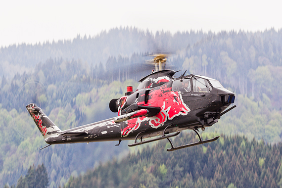 Red Bull Air Race Spielberg 2016 Foto Thomas Ranner Flying Bulls Bell AH-1 Cobra Red Bull Air Race Spielberg 2016 Foto Thomas Ranner Flying Bulls Bell AH-1 Cobra