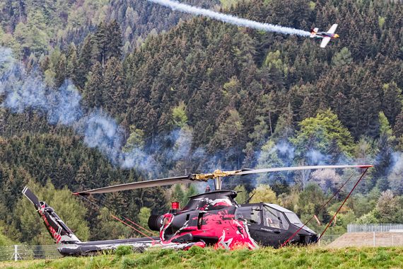 Red Bull Air Race Spielberg 2016 Foto Thomas Ranner_001 mit Belll AH-1 Cobra