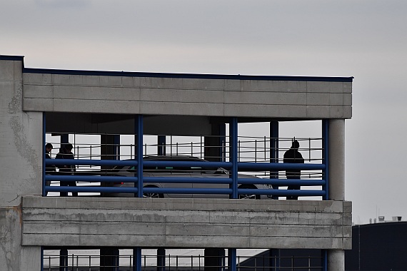 Spotter, Spotter, Spotter! Eine 707 lässt sich niemand, der als Spotter etwas auf sich hält, entgehen. Sogar aus Deutschland und den östlichen Nachbarländern waren Aviatikfans nach Wien gepilgert.