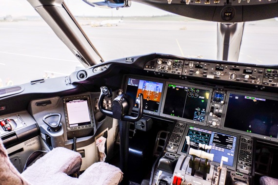 Ulrich Lehner Air India Erstlandung Flughafen Wien 06042016_006 Cockpit Ulrich Lehner Air India Erstlandung Flughafen Wien 06042016_006 Cockpit