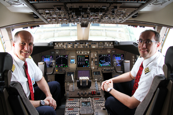 LX-VCM Cargolux Boeing 747-8 Piloten im Cockpit Foto Austrian Wings Media Crew