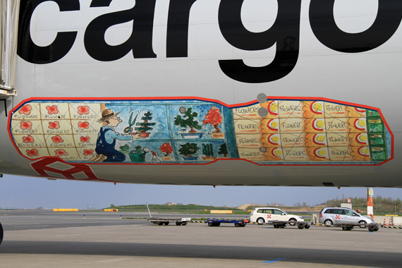 Cargolux Boeing 747-8F LX-VCM Closeup Foto Austrian Wings Media Crew