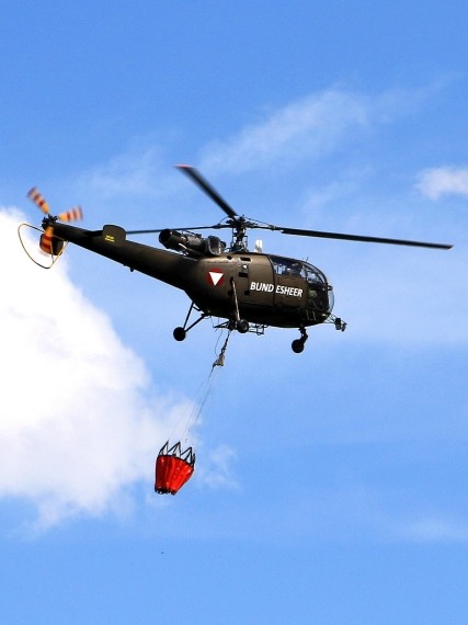 Alouette 3 mit Bambi zum Waldbrand unterwegs Alouette III Bundesheer  Foto Christian Schöpf