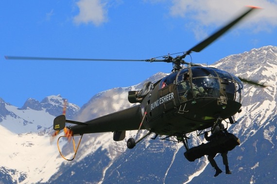 BH Aloette 3 bringt Verletzten ins Tal Alouette III Bundesheer  Foto Christian Schöpf