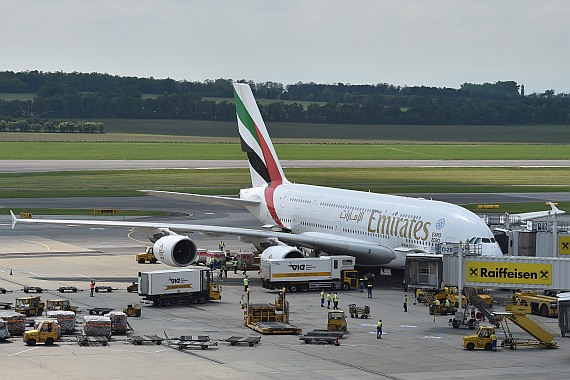 DSC_0155 Emirates Airbus A380 A6-EDV 20052016 Flughafen Wien Foto Huber Austrian Wings Media Crew