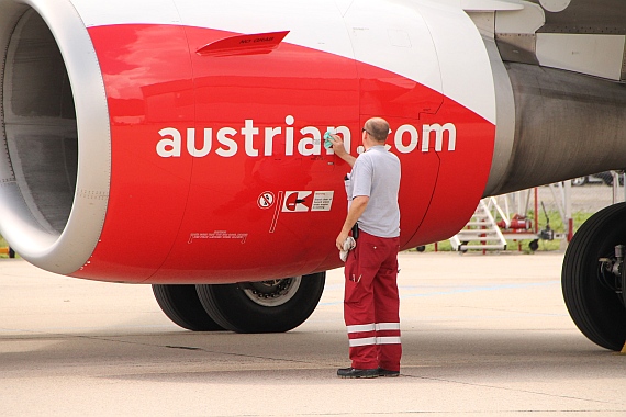 Noch schnell fertig poliert, dann kann der A321 im Fußball-Fandesign erstrahlen...