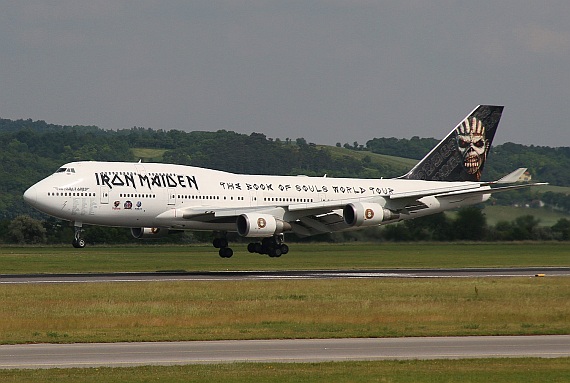 Die Maschine kurz vor dem Touchdown auf Piste 34 - Foto: Andreas Ranner