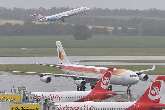 DSC_0256 EC-GUQ Iberia Airbus A340-300 @VIE 15062016 Credit Huber Austrian Wings Media Crew