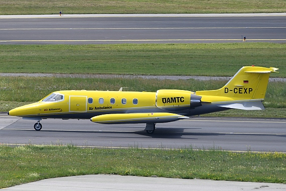 Unterwegs in Richtung Startbahn, Take-Off zum nächsten Einsatz: Über 100 Rettungsflüge organisiert der ÖAMTC jährlich. Ein Großteil davon entfällt auf den in Wien-Schwechat stationierten Jet. - Foto: P. Huber / Austrian Wings Media Crew