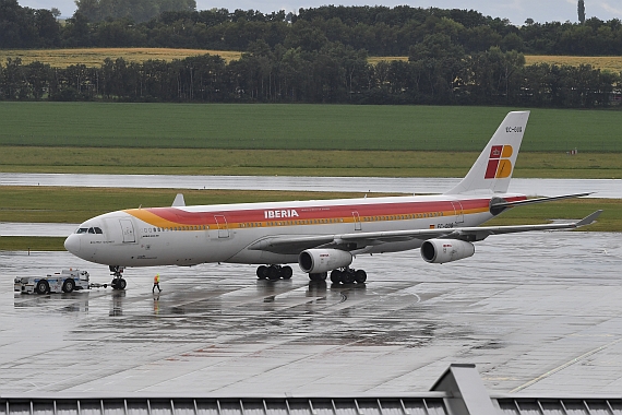 DSC_0376 EC-GUQ Iberia Airbus A340-300 @VIE 15062016 Credit Huber Austrian Wings Media Crew