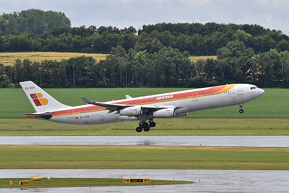 DSC_0537 EC-GUQ Iberia Airbus A340-300 @VIE 15062016 Credit Huber Austrian Wings Media Crew