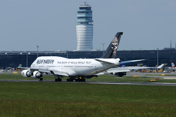 Ed Force One Iron Maiden Boeing 747-400 - TF-AAK Start Wien Tower - Foto Austrian Wings Media Crew