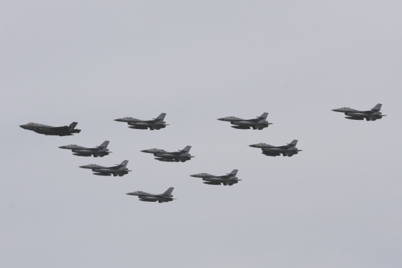 Formation F-35 und F-16 Foto Robert Erenstein