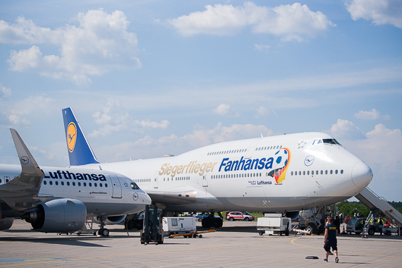 Lufthansa Airbus A320neo "D-AINA" und Boeing 747-8i "D-ABYI" - Fanhansa "Siegerflieger", Taufnahme "Potsdam" Lufthansa Airbus A320neo "D-AINA" und Boeing 747-8i "D-ABYI" - Fanhansa "Siegerflieger", Taufnahme "Potsdam"