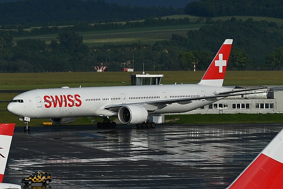 SWISS Boeing 777-300ER ERstlandung Flughafen Wien HB-JNB Foto Huber Austrian Wings Media Crew DSC_0295