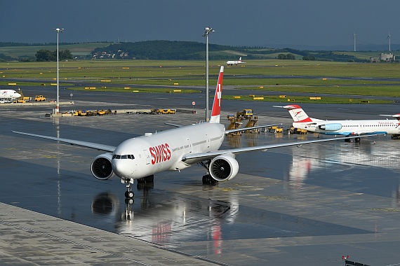 SWISS Boeing 777-300ER ERstlandung Flughafen Wien HB-JNB Foto Huber Austrian Wings Media Crew DSC_0332