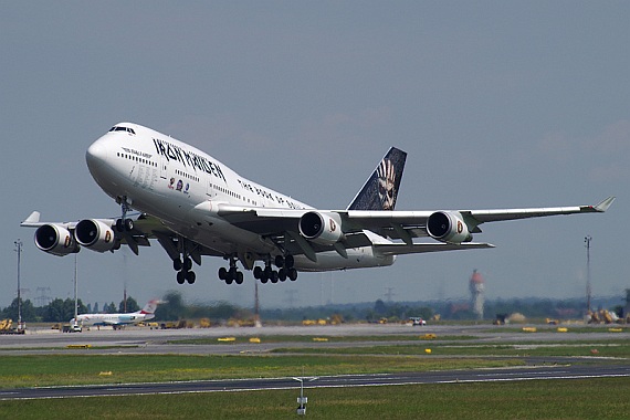 TF-AAK Iron Maiden Ed Force One Boeing 747-400 Abflug Wien 06062016 Foto Martin Oswald