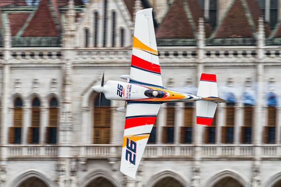 1_2KD78640_Juan Velarde Red Bull Air Race Budapest 2016 Foto Thomas RAnner