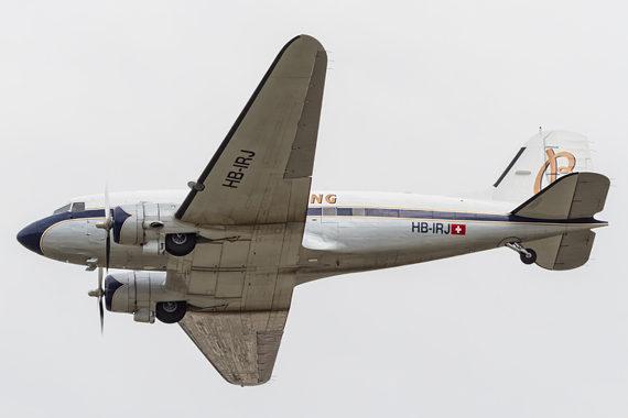 Auch, wenn sie etwas langsamer als die Rennmaschinen war, so begeisterte die Breitling DC-3 die Besucher ebenfalls ...