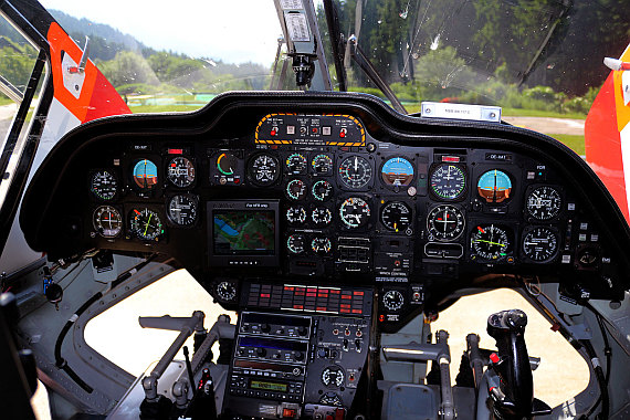 BK-117 DRF ARA-Flugrettung Notarzthubschrauber OE-XAT Foto Christian Köck_003 cockpit