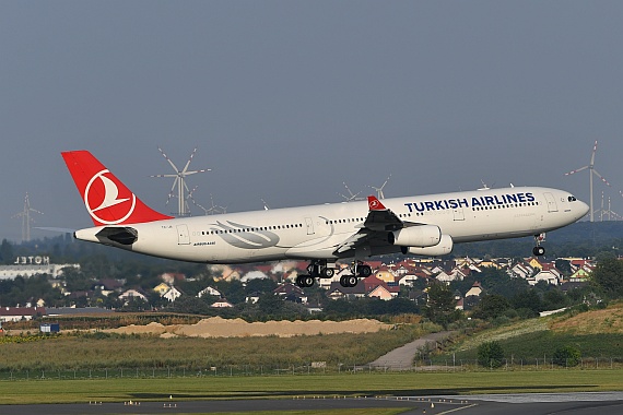 DSC_0254 TC-JII Turkish Airlines Airbus A340 Foto Huber Austrian Wings Media Crew