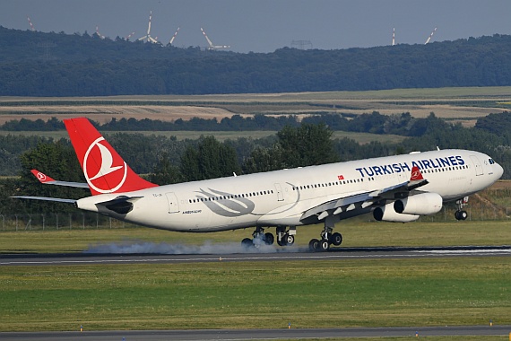 DSC_0261 TC-JII Turkish Airlines Airbus A340 Foto Huber Austrian Wings Media Crew