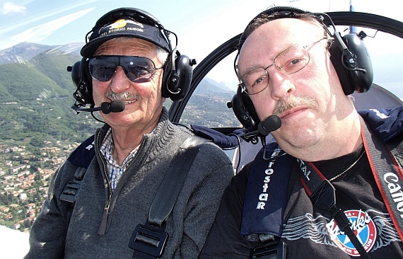 Der Autor (rechts) mit dem ehemaligen Starfighter-Piloten im UL.