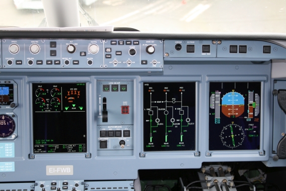 CityJet Suchoi Superjet SSJ 100 Cockpit Foto Nicolas Eschenbach Farnborough Airshow 2016 Foto Nicolas Eschenbach / Austrian WIngs Media Crew