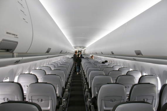 CityJet Suchoi Superjet SSJ 100 Kabine Foto Nicolas Eschenbach Farnborough Airshow 2016 Foto Nicolas Eschenbach / Austrian WIngs Media Crew CityJet Suchoi Superjet SSJ 100 Kabine Foto Nicolas Eschenbach Farnborough Airshow 2016 Foto Nicolas Eschenbach / Austrian WIngs Media Crew