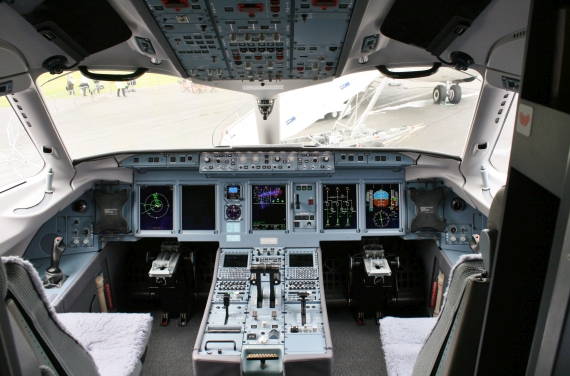 CityJet Suchoi Superjet SSJ 100 Cockpit Foto Nicolas Eschenbach Farnborough Airshow 2016 Foto Nicolas Eschenbach / Austrian WIngs Media Crew