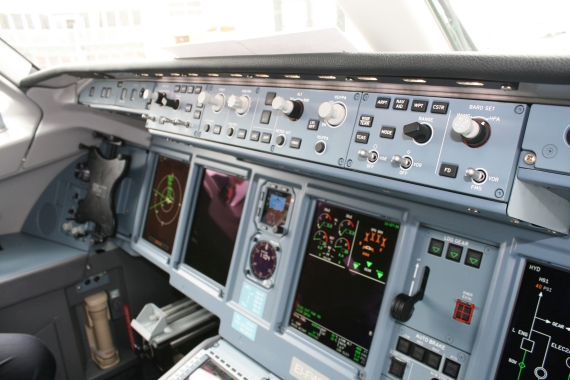 CityJet Suchoi Superjet SSJ 100 Cockpit Foto Nicolas Eschenbach Farnborough Airshow 2016 Foto Nicolas Eschenbach / Austrian WIngs Media Crew CityJet Suchoi Superjet SSJ 100 Cockpit Foto Nicolas Eschenbach Farnborough Airshow 2016 Foto Nicolas Eschenbach / Austrian WIngs Media Crew