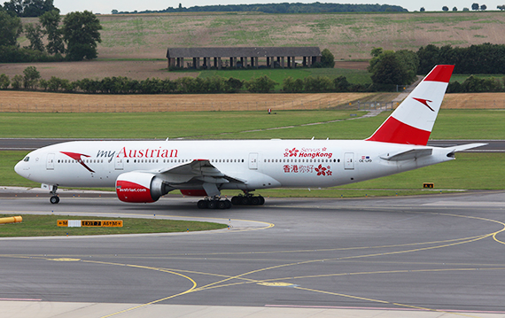 AUA MyAustrian OE-LPD Boeing 777 Servus HOngkong Sticker 29082016 Foto Kathi Schlapsi_002