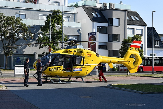 DSC_0019 ÖAMTC Christophorus 9 Notarzthubschrauber EC 135 OE-XEE Einsatz Liesing Perfektastraße 07082016 Foto Huber Austrian Wings Media Crew