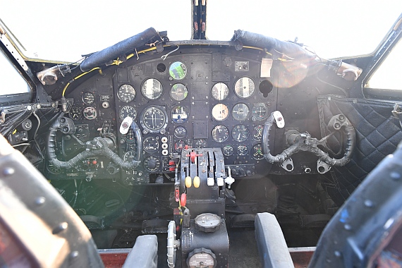 Cockpit einer Pembroke: Dieses Ausstellungsstück stand über viele Jahre beim alten Besucherdeck des Wiener Flughafens und konnte vom AAM mit Unterstützung des Vienna International Airport für die Nachwelt gerettet werden.
