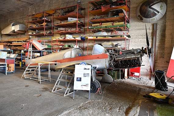 ... darunter dieser französische Nachbar einer Me-108, der einmal wieder fliegen soll.