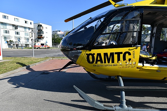 DSC_0078 ÖAMTC Christophorus 9 Notarzthubschrauber EC 135 OE-XEE Einsatz Liesing Perfektastraße 07082016 Foto Huber Austrian Wings Media Crew