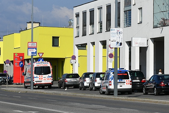 DSC_0135 ÖAMTC Christophorus 9 Notarzthubschrauber EC 135 OE-XEE Einsatz Liesing Perfektastraße 07082016 Foto Huber Austrian Wings Media Crew RTW Berufsrettung Wien Fielsupervisor