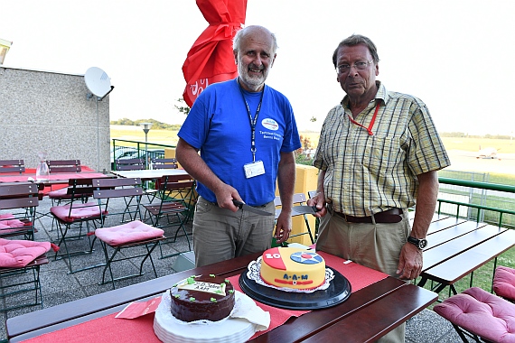 DSC_0189 Benno Beran Franz LIst Torte Foto Huber Austrian Wings Media Crew