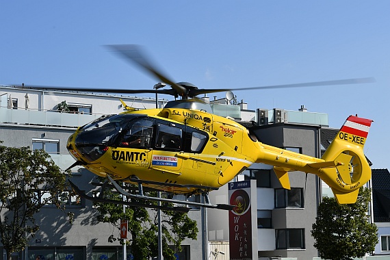 DSC_0289 ÖAMTC Christophorus 9 Notarzthubschrauber EC 135 OE-XEE Einsatz Liesing Perfektastraße 07082016 Foto Huber Austrian Wings Media Crew