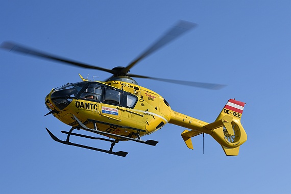 DSC_0330 ÖAMTC Christophorus 9 Notarzthubschrauber EC 135 OE-XEE Einsatz Liesing Perfektastraße 07082016 Foto Huber Austrian Wings Media Crew