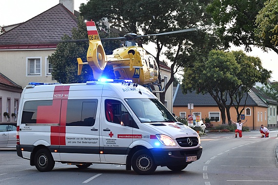 DSC_0427 ÖAMTC NOtarzthubschrauber Christophorus 3 EC135 EC 135 H135 OE-XVB Biedermannsdor 06082016 Foto Huber Austrian Wings Media Crew RTW Rettungsdienst Sanitäter