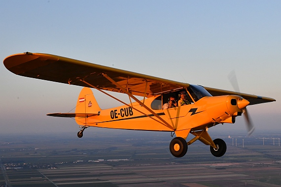 DSC_0500 OE-CUB Piper Cub des AAM Air2Air mit Anton Wildberger am Steuer Foto Huber Austrian Wings Media Crew