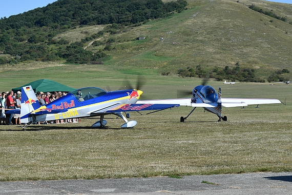 Flugplatzfest Spitzerberg 2016 Huber Austrian Wings Media Crew Flying Bulls Extra 300 D-EUNA Suchoi Su-29 N69KL DSC_0307