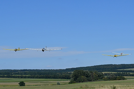 Flugplatzfest Spitzerberg 2016 Huber Austrian Wings Media Crew Formation Motorfalke DSC_0238