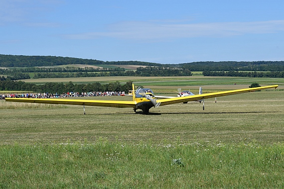 Flugplatzfest Spitzerberg 2016 Huber Austrian Wings Media Crew Formation SF-25 Motorfalke rollt zum Start DSC_0220