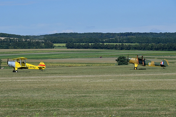 Flugplatzfest Spitzerberg 2016 Huber Austrian Wings Media Crew Kiebitz D-MFRZ D-MEMF rollen zum Start DSC_0171